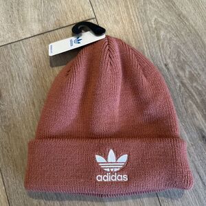 adidas Woman's‎ Fit Originals Trefoil Beanie Magic Earth Red & White - NEW
